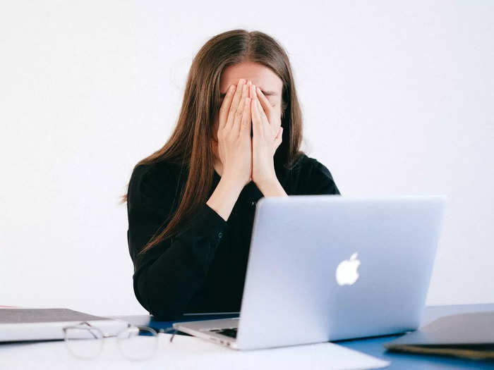 these 5 zodiac signs find it the hardest to handle office stress