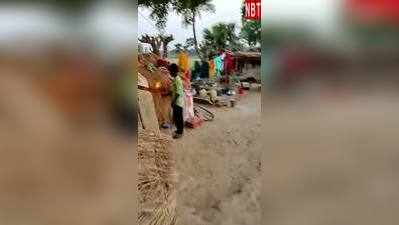 Gaya News : बिहार में अपने ही घरों में आग लगा महादलितों ने ऐसे फंसाया ठेकेदार को, देखिए वीडियो