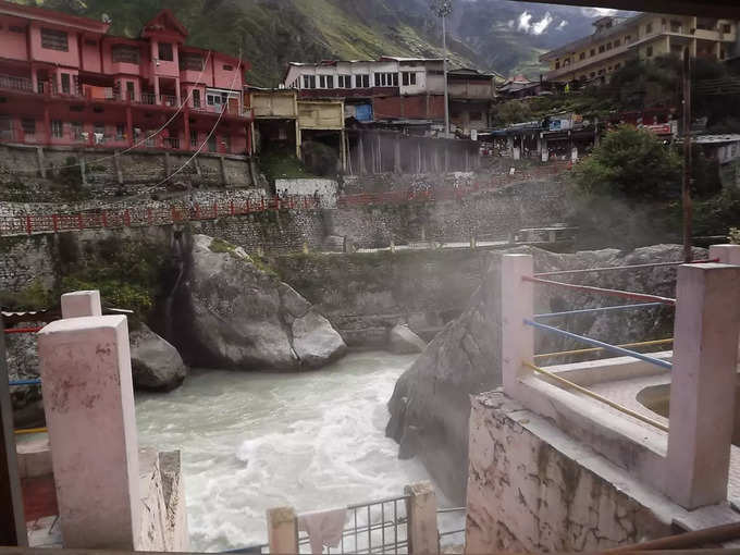 बद्रीनाथ में तप्त कुंड - Tapta Kunda in Badrinath