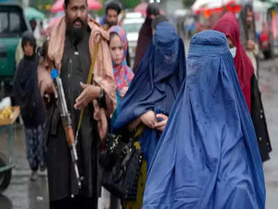 तालिबान्यांकडून महिलांना बुरखासक्ती