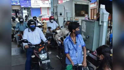 Petrol Rate: பெட்ரோல் நிலையங்களில் அலைமோதும் கூட்டம்!