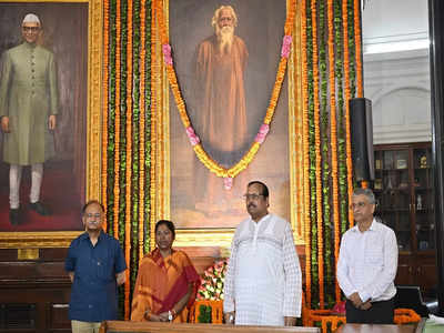 অ্যাবসেন্ট হুজ হুরা, সংসদে রবীন্দ্রজয়ন্তীর অনুষ্ঠান নিয়ে ক্ষোভপ্রকাশ সুখেন্দুশেখর রায়ের