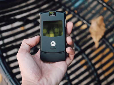 Motorola Razr 3 Photos Leaked: টাচস্ক্রিন ফোন ভাঁজ হয়ে ঢুকবে পকেটে! Samsung-কে টেক্কা দিতে নয়া মন্ত্র Motorola-র