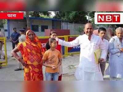 नक्सलियों से पत्नी पिटवाती है, पटना में सीएम आवास के सामने फफक पड़े जेडीयू नेता, Watch Video