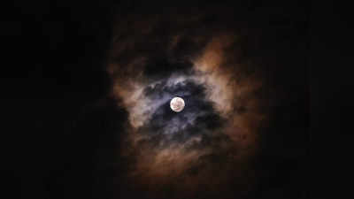 Lunar Eclipse 2022: ভারত-সহ গোটা বিশ্বের উপরেই প্রভাব ফেলবে বছরের প্রথম চন্দ্রগ্রহণ, জানুন বিশদে