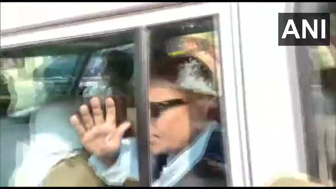 मेहंदी बाल, काला चश्‍मा...जल निगम घोटाले में सीबीआई अदालत में पेश हुए आजम खान