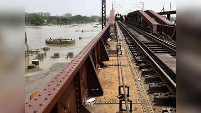 Railway News: यमुना पर बने 155 साल पुराने रेलवे पुल का बोझ घटेगा, नए ब्रिज के काम में आई तेजी