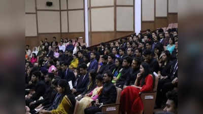 IAS Officer Training: ऐसे ही कोई नहीं बन जाता IAS, अधिकारी बनने के लिए होती है खास ट्रेनिंग..