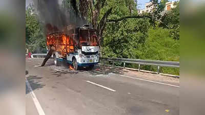 బస్సులో మంటలు.. నలుగురు మృతి, 20 మందికి గాయాలు