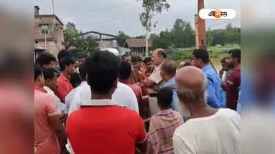 South Dinajpur-এর তপনে পাকা রাস্তার দাবিতে পথ অবরোধ স্থানীয়দের, ব্যাহত যান চলাচল