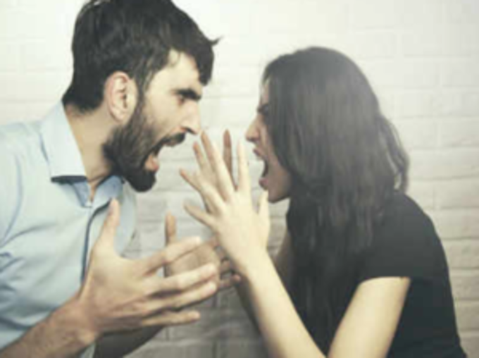 पति पत्नी के बीच झगड़े कम करेंगे नमक के ये उपाय