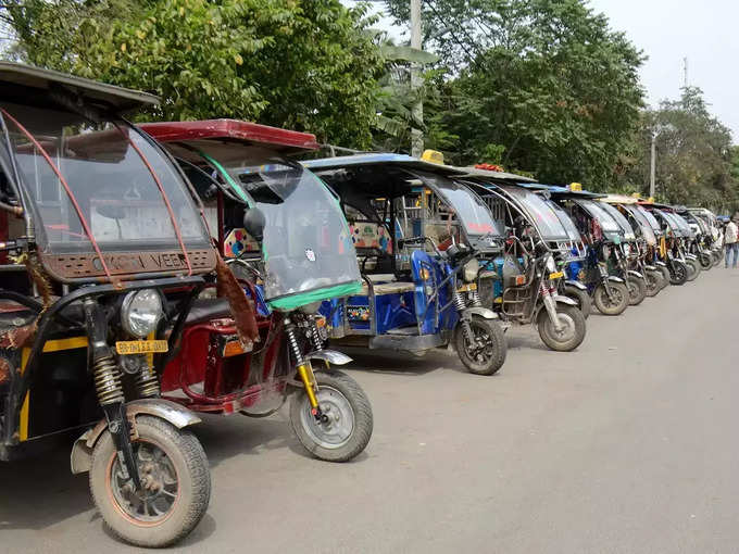 Electric Rickshaws Banned In Lucknow 1