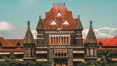 Bombay high court: होठों को चूमना, प्यार से छूना अप्राकृतिक अपराध नहीं है, बॉम्बे हाई कोर्ट का फैसला