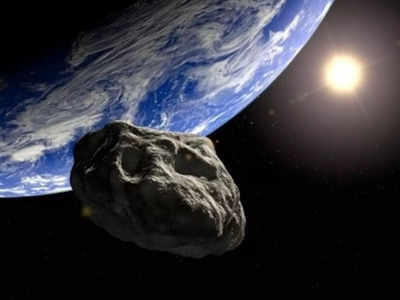 Asteroid News: पृथ्वी की ओर बढ़ रहा चंद्रमा से आधे आकार का ऐस्टरॉइड! टाइम ट्रैवलर का दावा कितना सही?