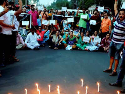 जब हम पर आंसू गैस के गोले दागे गए तो कहां थे? राहुल की कॉलोनी में बीजेपी नेताओं से कश्मीरी पंडित महिला का सवाल