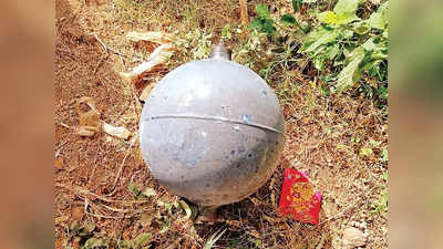 Space Debris: अंतर‍िक्ष से ग‍िर रही रहस्‍यमय गेंद! गुजरात के गांवों में हड़कंप, जांच में जुटे वैज्ञान‍िक