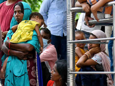 Mundka Fire: गोद में 3 महीने की बेटी को लिए कभी हॉस्पिटल, कभी मॉर्चरी में भटक रही है मां, शिनाख्त कराने वाला कोई नहीं