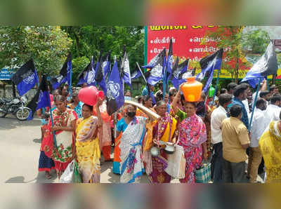 நிலத்தை அபகரித்த அதிமுக நிர்வாகி பழனிச்சாமி:  60 க்கும் மேற்பட்ட குடும்பங்கள் போராட்டம்!