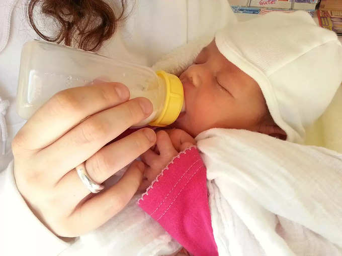 baby feeding bottle