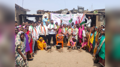 गॅसला पुष्पहार अर्पण, चूल पेटवून स्वयंपाक करत राष्ट्रवादीचं महागाईविरोधात निषेध आंदोलन