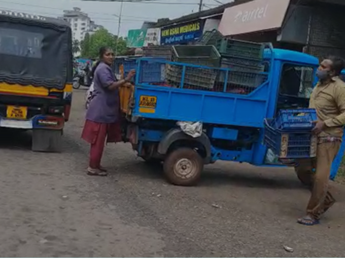 ​യുദ്ധക്കെടുതി പോലെ ആശുപത്രി പരിസരം