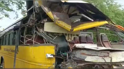 bus Accident: புளிய மரத்தில் மோதிய பஸ்;                                  கல்லூரி மாணவர்களின் கதி..என்ன ஆச்சு?