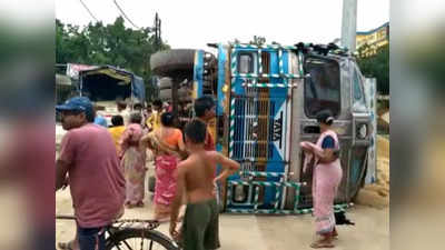 Santipur: কোটি টাকা ব্যয়ে নবনির্মিত হাইড্রেন ভেঙে উলটে গেল গাড়ি, কাজের মান নিয়ে প্রশ্ন