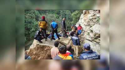 बारिश से टूटा पहाड़ी रास्ता, केदारनाथ-बद्रीनाथ मार्ग बंद, चारधाम पर प्रकृति की मार, रास्ते में फंसे यात्री