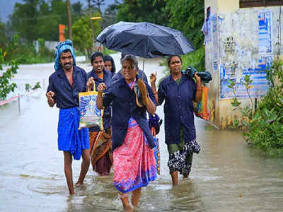 കേരളത്തിൽ അതീതീവ്ര മഴ മുന്നറിയിപ്പ്; നാല് ജില്ലകളിൽ റെഡ് അലേർട്ട്, കടൽ പ്രക്ഷുബ്ധമാവാൻ സാധ്യത