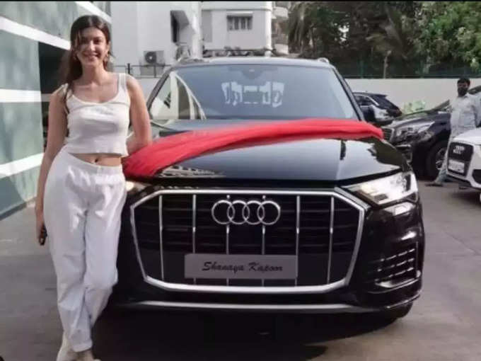 Shanaya Kapoor Audi Q7