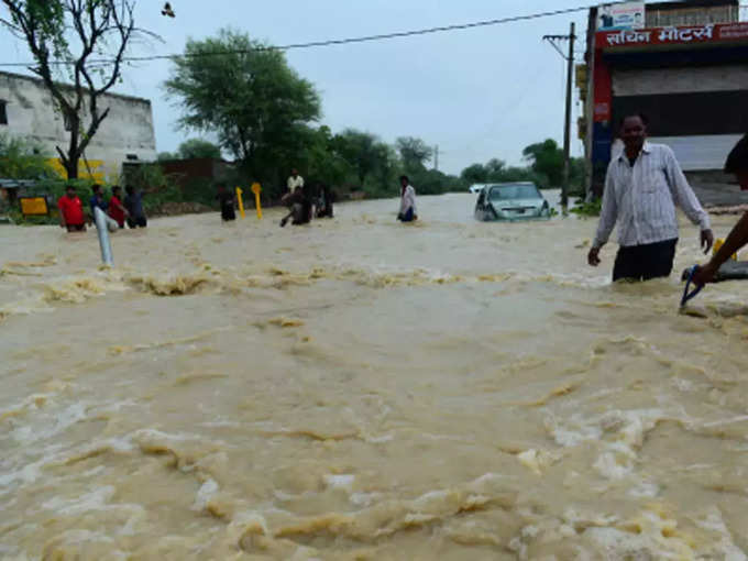 फ्लाइट का किराया मनमाना