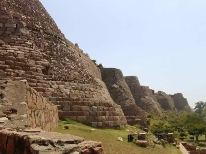 तुगलकाबाद किला - Tughlaqabad Fort