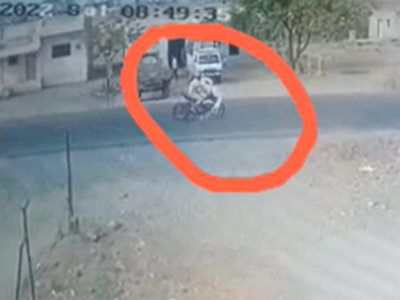 थरकाप उडवणारा व्हिडिओ: रस्ता ओलांडणाऱ्या वृद्धाला दुचाकीस्वाराने हवेत उडवले, अन्...