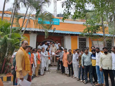 तुळजाभवानी मंदिर व्यवस्थापकांविरुद्ध गुन्हे दाखल करा; तुळजापूरवासीयांची मागणी