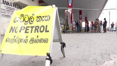Sri Lanka Crisis: શ્રીલંકામાં ભયાનક આર્થિક સંકટ, પેટ્રોલનું જહાજ આવીને ઉભું છે પણ ચુકવવા માટે પૈસા નથી