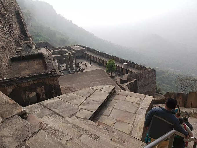 ​ಕೋಟೆಗಾಗಿ ಅನೇಕ ಯುದ್ಧಗಳು