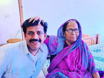 Ravi Kishan Mother Photo:  रवि किशन की मां ने कैंसर को दी मात, महीनेभर बाद अस्पताल से लौटीं तो सामने आई इमोशनल तस्‍वीर