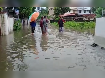 5 மணி நேரமாக பெய்த பேய் மழை; வெள்ளக்காடாக மாறிய கோழிக்கோடு..!