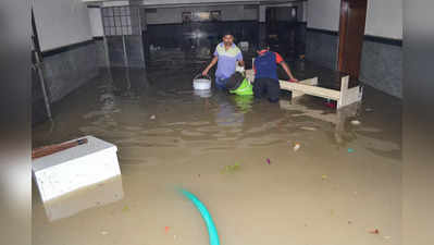 Bengaluru Rain: 90 एमएम बारिश ही झेल सकता है बेंगलुरु, हो गई 114 से ज्यादा... बिगड़े हालात के बाद येलो अलर्ट जारी, स्कूलों की भी छुट्टियां