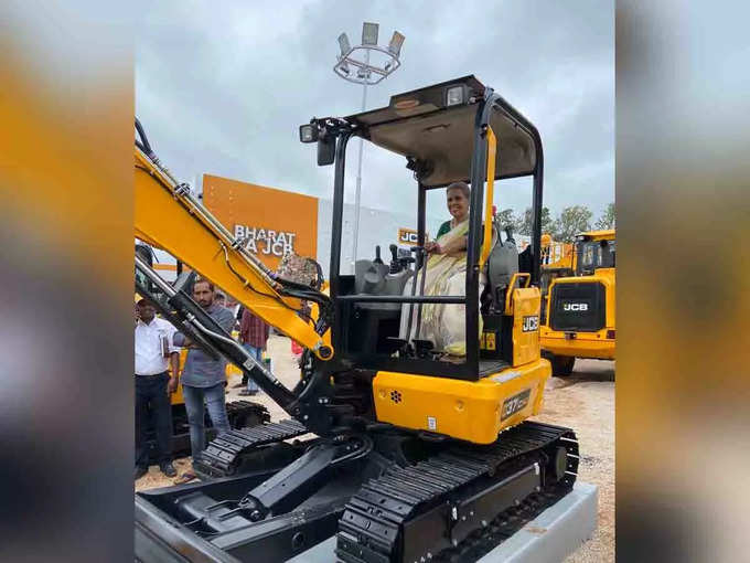 electric jcb launched
