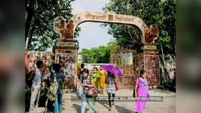 অনলাইনে পরীক্ষা চেয়ে দিকে দিকে বিক্ষোভ, পুলিশ ডাকতে হল রবীন্দ্রভারতীতে