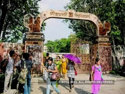 অনলাইনে পরীক্ষা চেয়ে দিকে দিকে বিক্ষোভ, পুলিশ ডাকতে হল রবীন্দ্রভারতীতে