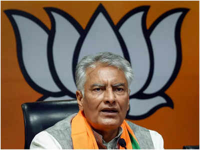 Sunil Jakhar News: कांग्रेस में जिनकी चलती है वो चापलूस, चुगलखोर लोग... BJP में शामिल हुए सुनील जाखड़ ने लगाए गंभीर आरोप