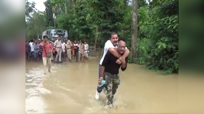 জুতো বড় দামী জলে ভেজাব না, নিরাপত্তারক্ষীর কাঁধে চাপলেন Assam-এর বিধায়ক! নিন্দার ঝড় সোশ্যাল মিডিয়াতে