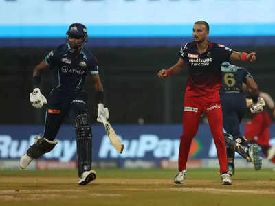 Harshal Patel IPL 2022: हर्षल पटेल ने गुजरात के खिलाफ डाला एक ही ओवर, RCB के साथ ही भारतीय फैंस का बढ़ा सिरदर्द