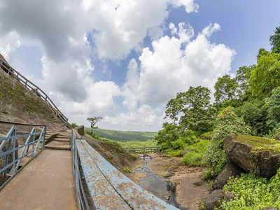 महाराष्ट्र में है भारत का सबसे छोटा हिल स्टेशन, जहां जान हथेली पर रखकर घूमने आते हैं लोग