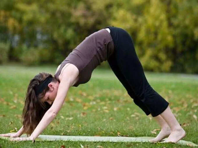 முடி உதிர்தலை கட்டுப்படுத்தும் அதோமுக ஸ்வானாசனம் (aadho mukha svanasana)