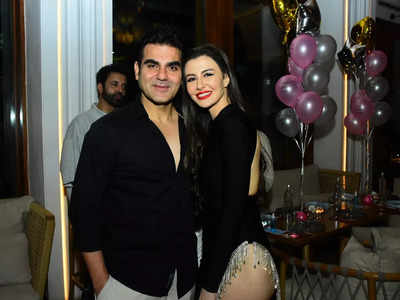 अरबाज खान की गर्लफ्रेंड ने बर्थडे पर पहने शॉकिंग कपड़े, शहनाज गिल ने केक खिलाकर गाल पर किया किस
