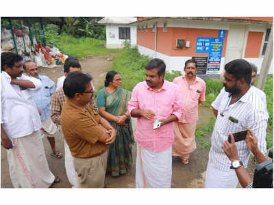 ആരോഗ്യമന്ത്രിയെ പഞ്ചായത്ത് സെക്രട്ടറി തെറ്റിദ്ധരിപ്പിച്ചെന്ന് എംഎല്‍എ; ഉദ്യോഗസ്ഥന്‌ പരസ്യ ശാസന