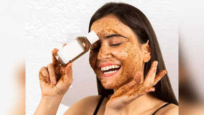 महिलाओं की कोमल त्वचा पर भी जेंटल रहेंगे ये Face Scrub, एक्सफोलिएट कर चमकदार बनाएंगे स्किन